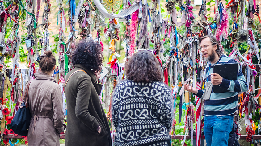 David's London Bridge tour - Crossbones Graveyard ribbons