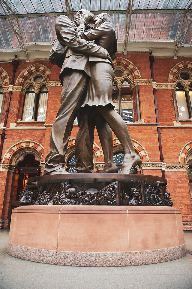 Paul Day's statue, "The Lovers", found in St. Pancras station. The statues shows two lovers embracing each other, the woman's arms holding the man's face while he holds her waist. 